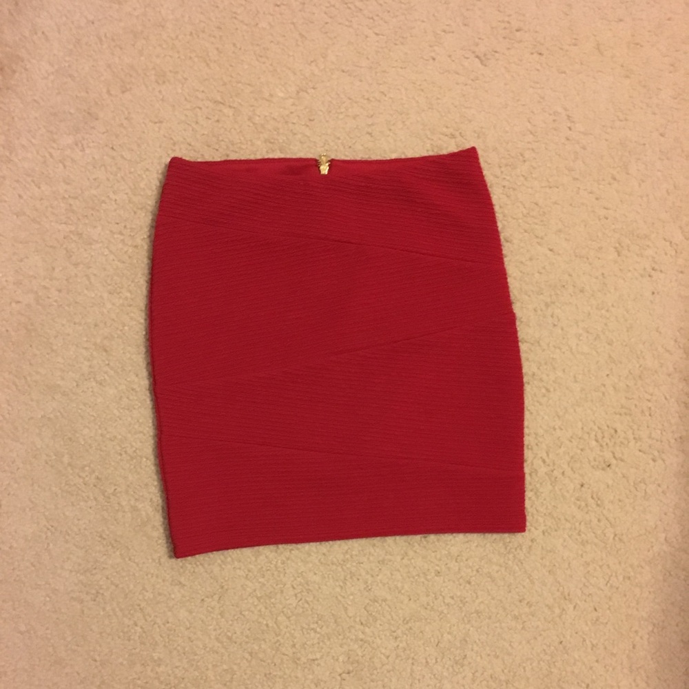 Textured red body con skirt